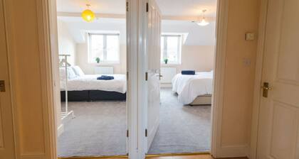 9FC Apartment 2 Bedroom Sleeps 4 Long Stay Disc