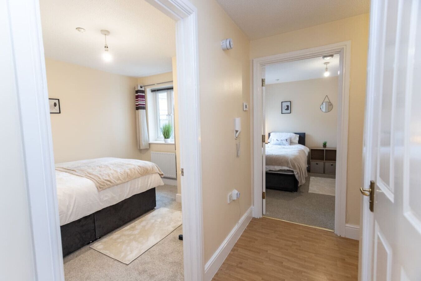 2 bedrooms, desk, WiFi