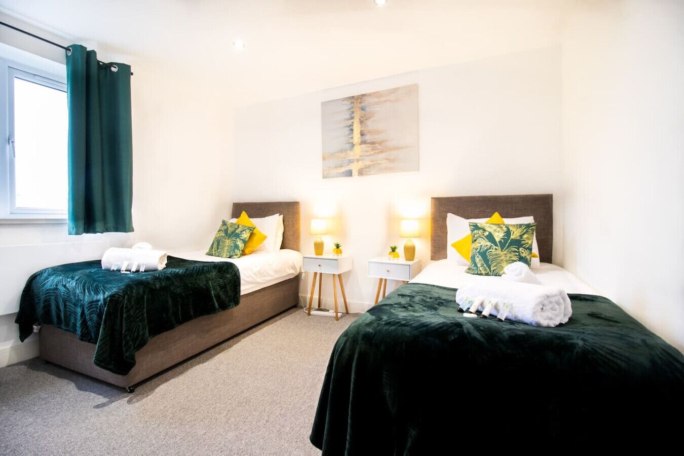 2 bedrooms, desk, WiFi