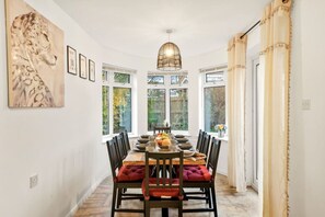 Dining - Mundy Avenue - Contractors*Long Stays Disc*Free Parking*Wifi (Swindon)