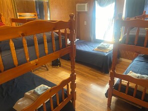 5 bedrooms, WiFi, bed sheets