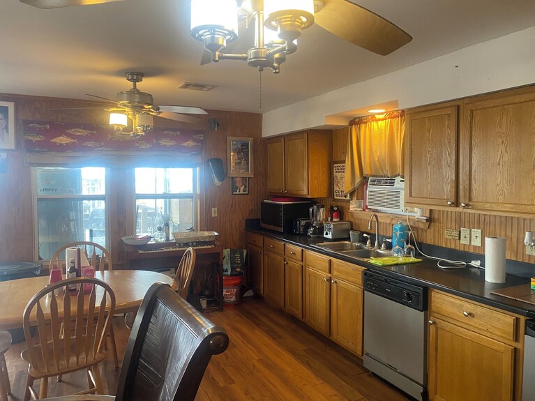 Spacious 5-bedroom Lodge In Brilliant Delacroix With Ac, Wifi - Louisiane