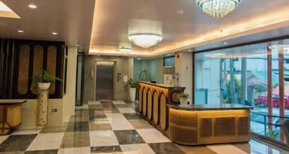 Maxi Hotel and Event Center