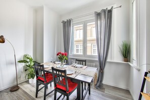 Dining - Two-bedroom apartment with balcony and open rooftop views in Mulhouse (Mulhouse)