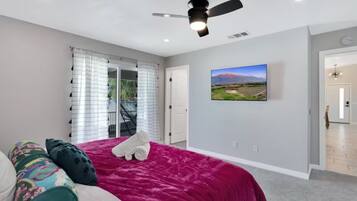 3 bedrooms, desk, iron/ironing board, free WiFi