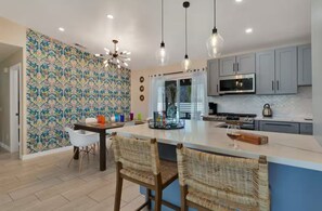 Fridge, microwave, oven, stovetop - Fun Desert Getaway! Saltwater Pool Jacuzzi+Game room+views.Enjoy the sun longer (Desert Hot Springs)