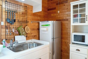Fridge, microwave, stovetop, electric kettle