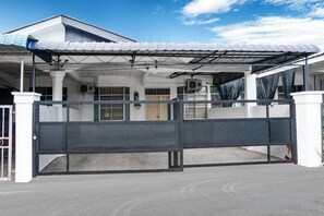 Exterior - Little Megah (Tawau)