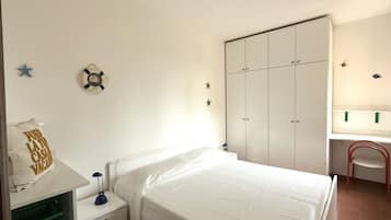 2 bedrooms, bed sheets