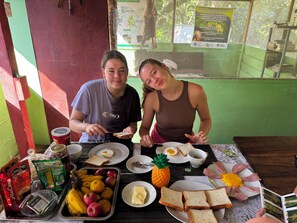 Desayuno típico de la región gratuito y diario