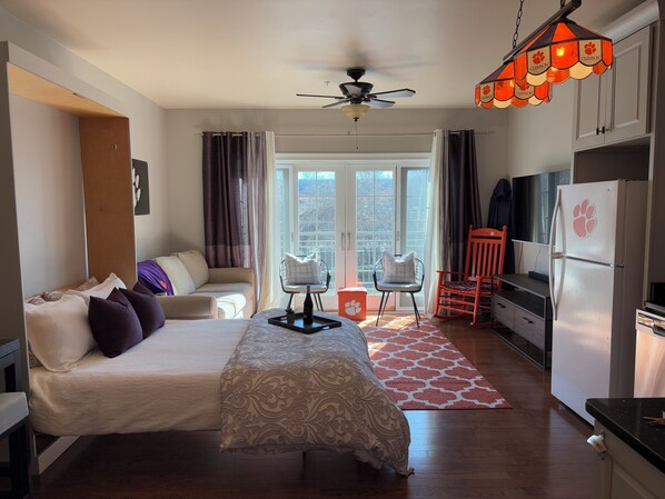 1 habitación, tabla de planchar con plancha, wifi gratis y ropa de cama 