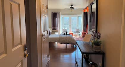 Cozy & convenient studio apartment with a view of Death Valley.