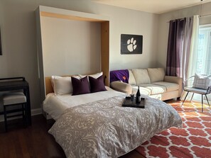 1 chambre, fer et planche à repasser, accès au Wi-Fi (inclus)