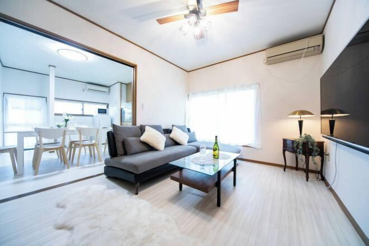 Iron/ironing board, cribs/infant beds