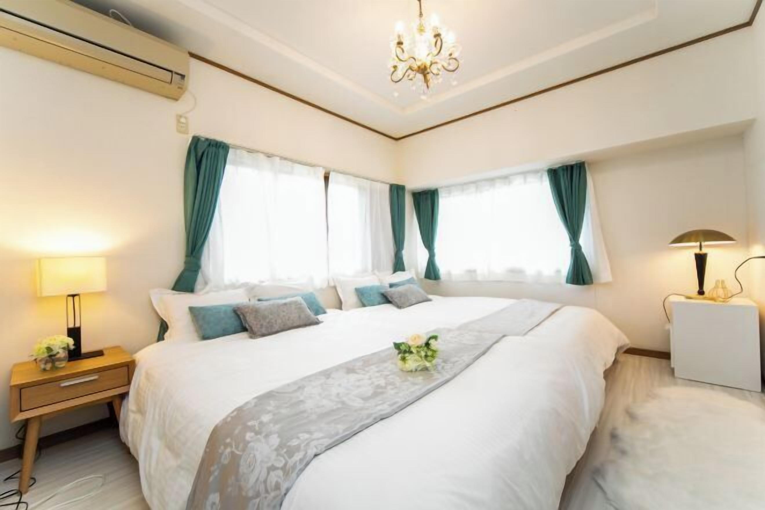 Fer et planche à repasser, lits bébé