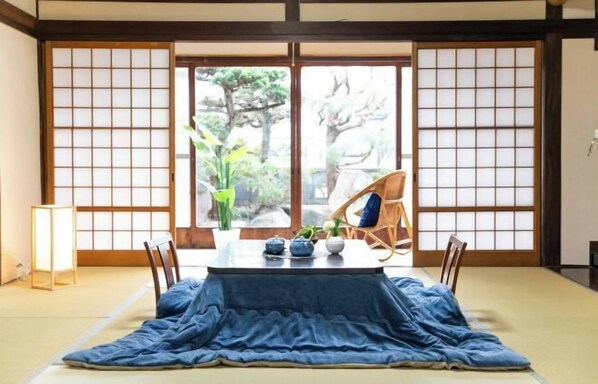 Fer et planche à repasser, lits bébé