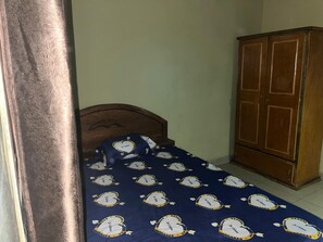 2 bedrooms, bed sheets
