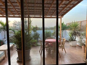 Outdoor dining - Elegant studio near Les Maristes (Dakar)