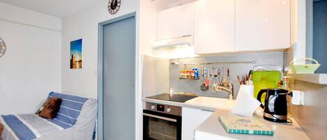 冷蔵庫、オーブン、コンロ、食器洗い機