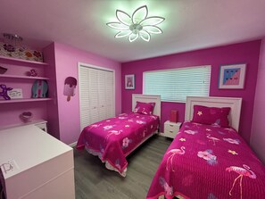 3 habitaciones, tabla de planchar con plancha, wifi y ropa de cama 