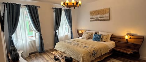 1 bedroom, in-room safe, blackout curtains, soundproofing