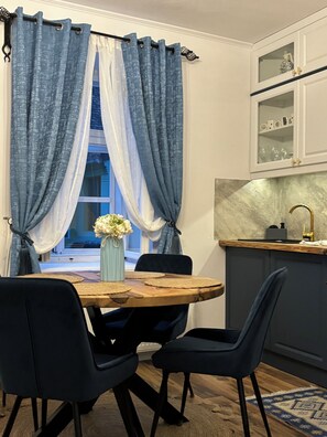 Luxury Apartment, Patio, City View | Private kitchen