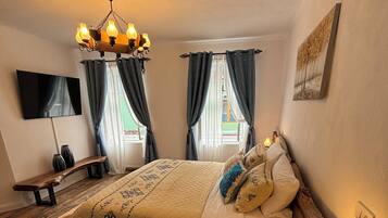 Luksushuoneisto, patio, kaupunkinäköala | 1 makuuhuone, tallelokero huoneessa, pimennysverhot, äänieristys