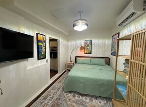 1 slaapkamer, een strijkplank/strijkijzer, wifi, beddengoed