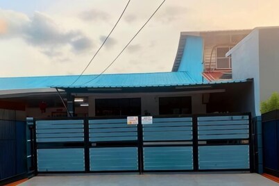 HeyBlueee Homestay~ 5min Jetty/Netflix/Games