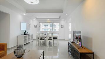 Classic Apartment, 3 Bedrooms, Ocean View | Living area | 47-inch Smart TV with cable channels