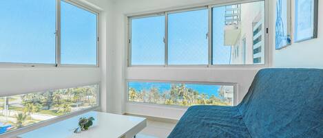 Klassiek appartement, 3 slaapkamers, uitzicht op oceaan | Uitzicht op strand/zee