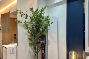 Unclassified image, 3 of 10, button - Deluxe Executive End Unit in Downtown Makati (Makati)