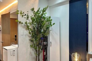 Unclassified image, 5 of 10, button - Deluxe Executive End Unit in Downtown Makati (Makati)