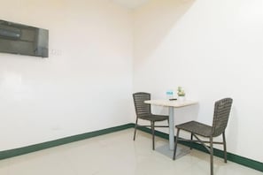 Room - RedDoorz @ Western Bicutan Transients Inn (Taguig)