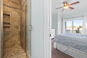 4 bedrooms, desk, iron/ironing board, travel crib