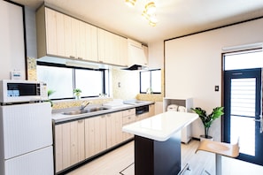 Microwave - Awaji Egaosakuie Tonouchi (Awaji)