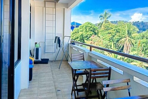 Jethro Hotel and Resto