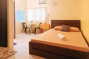 Room - Jethro Hotel and Resto (Marinduque)