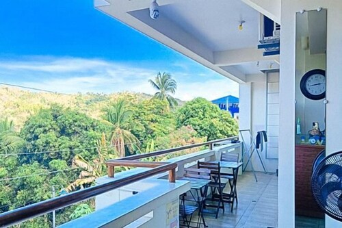 Jethro Hotel and Resto