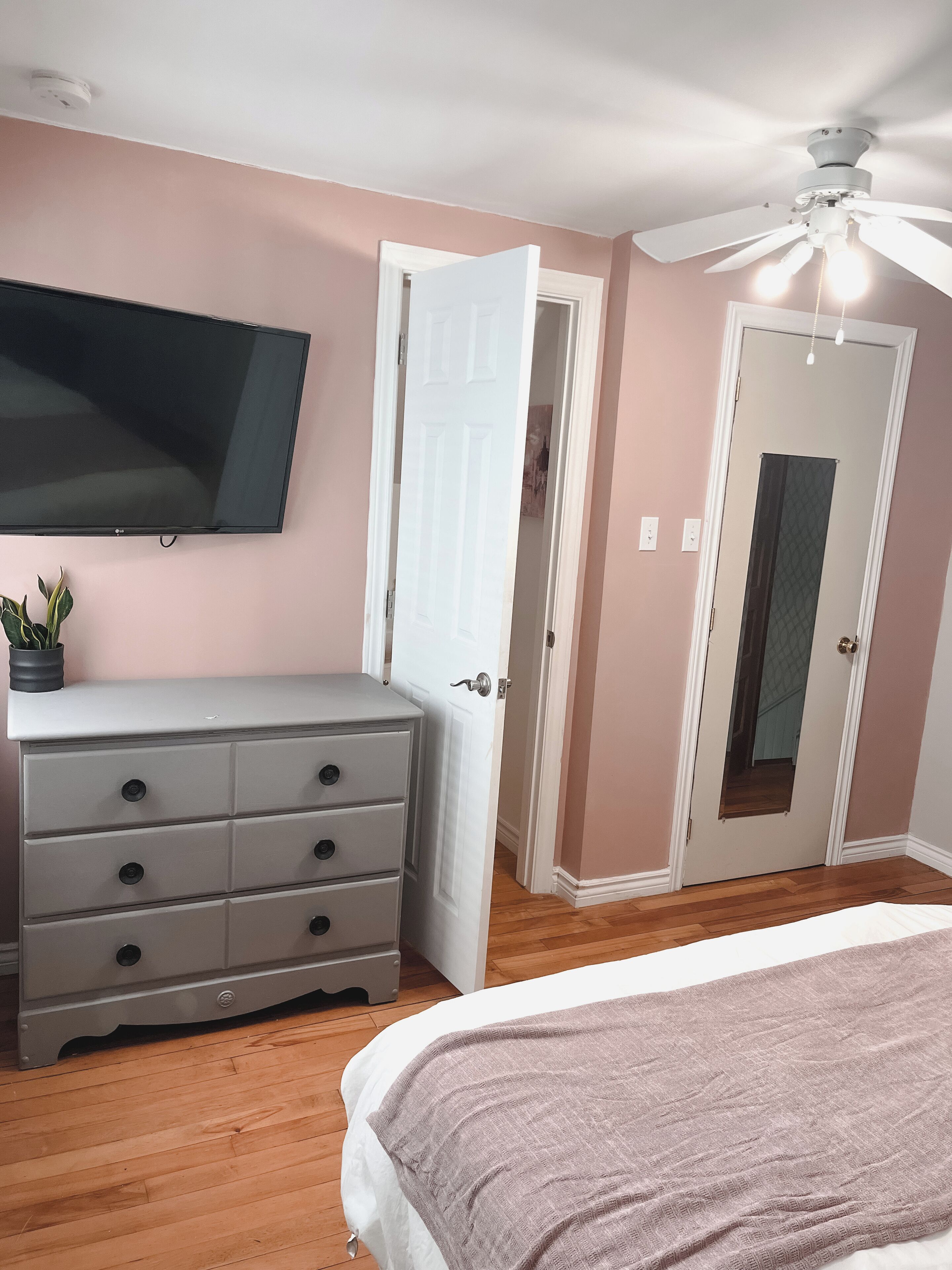 3 bedrooms, desk, iron/ironing board, WiFi