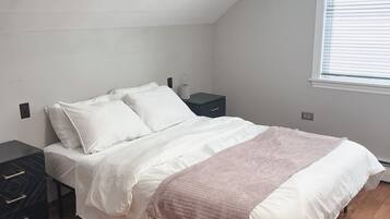 3 bedrooms, desk, iron/ironing board, WiFi