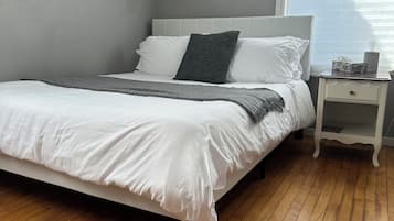 3 bedrooms, desk, iron/ironing board, WiFi