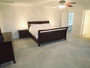 5 bedrooms, in-room safe, desk, iron/ironing board