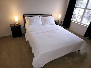 5 Schlafzimmer, Zimmersafe, Schreibtisch, Bügeleisen/Bügelbrett