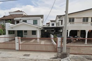 Unclassified image, 2 of 4, button - Peace Casa - Homely & Cosy (Butterworth)