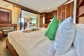 3 bedrooms, in-room safe, desk, free WiFi
