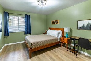 1 bedroom, desk, iron/ironing board, WiFi