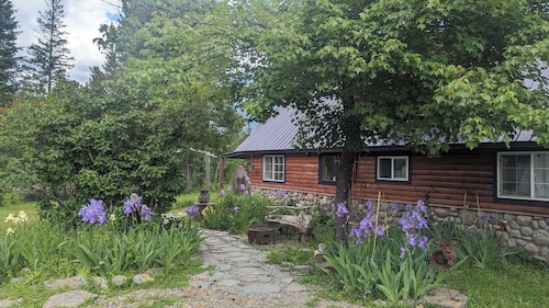  Cabin on a working homestead in Heron, Mt.  " Heifer, Pork and Pecker Farm"
