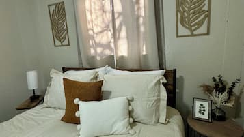 3 bedrooms, iron/ironing board, WiFi, bed sheets