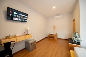 Room - Intha Resort (Pak Tho)